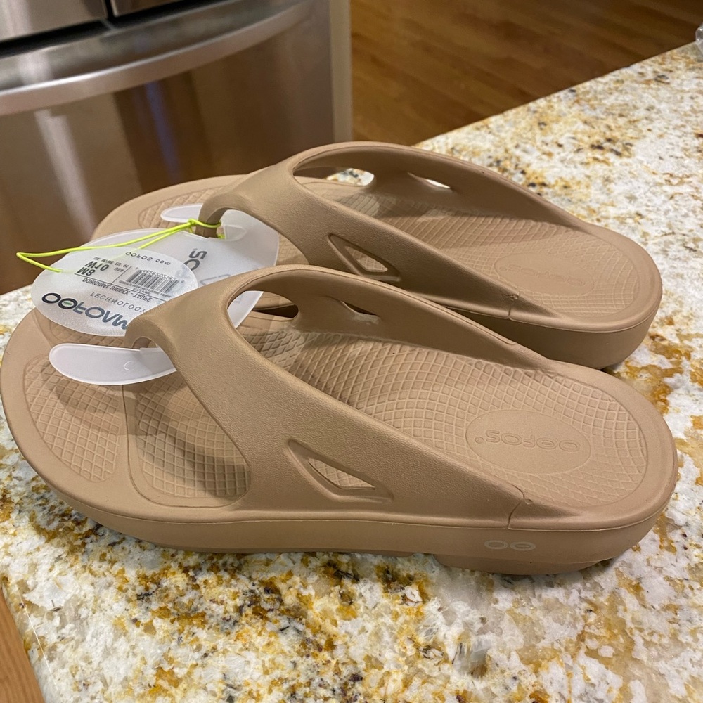 OOFOS Taupe Unisex Sandals BNWT
